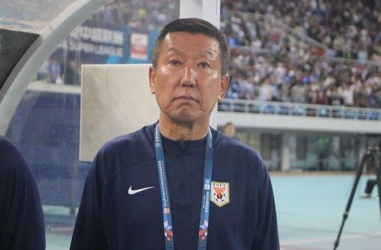 浴室里强摁做开腿呻吟的漫画免费